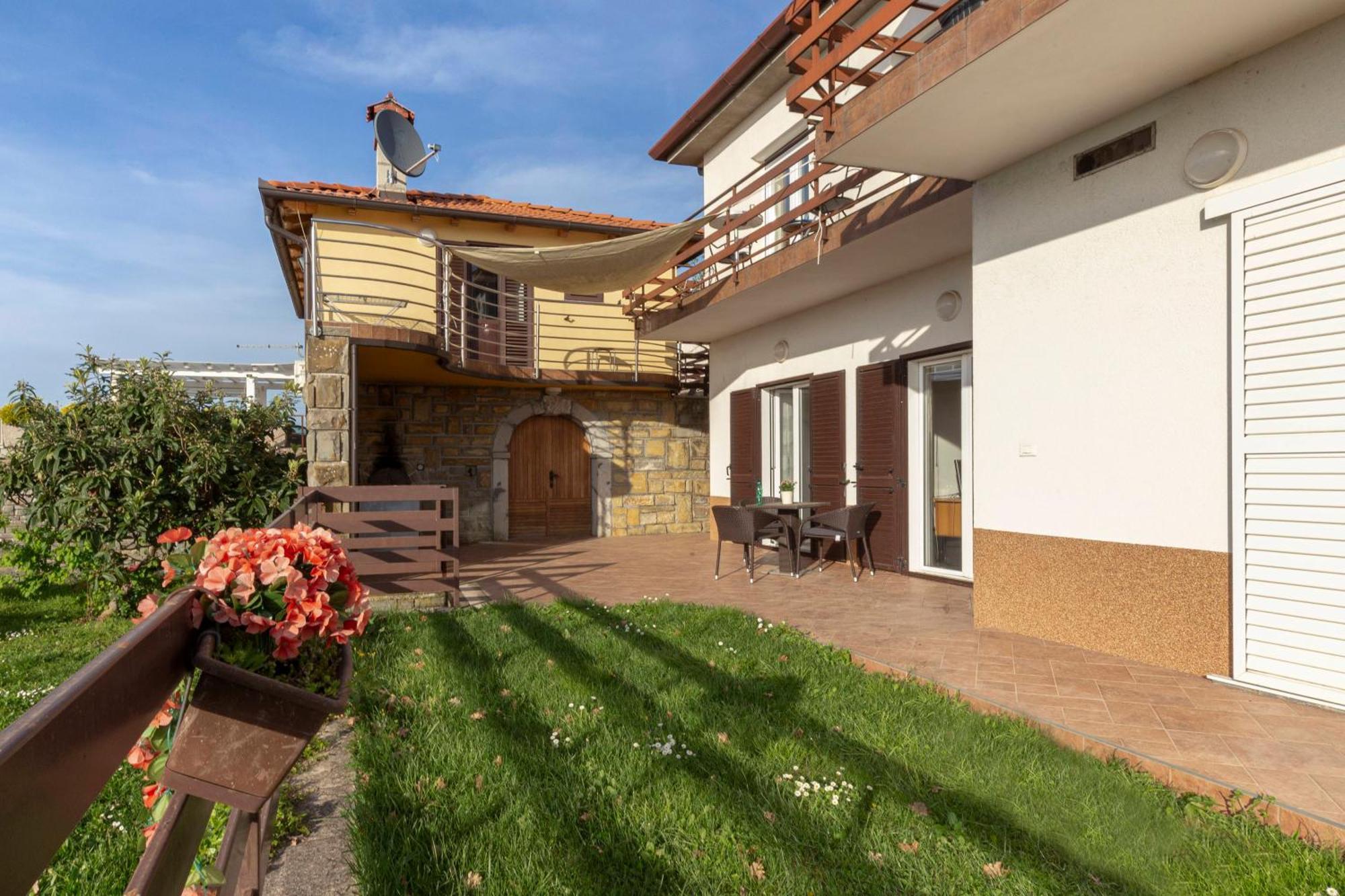 Apartment Souranded By Forest With Sea View *