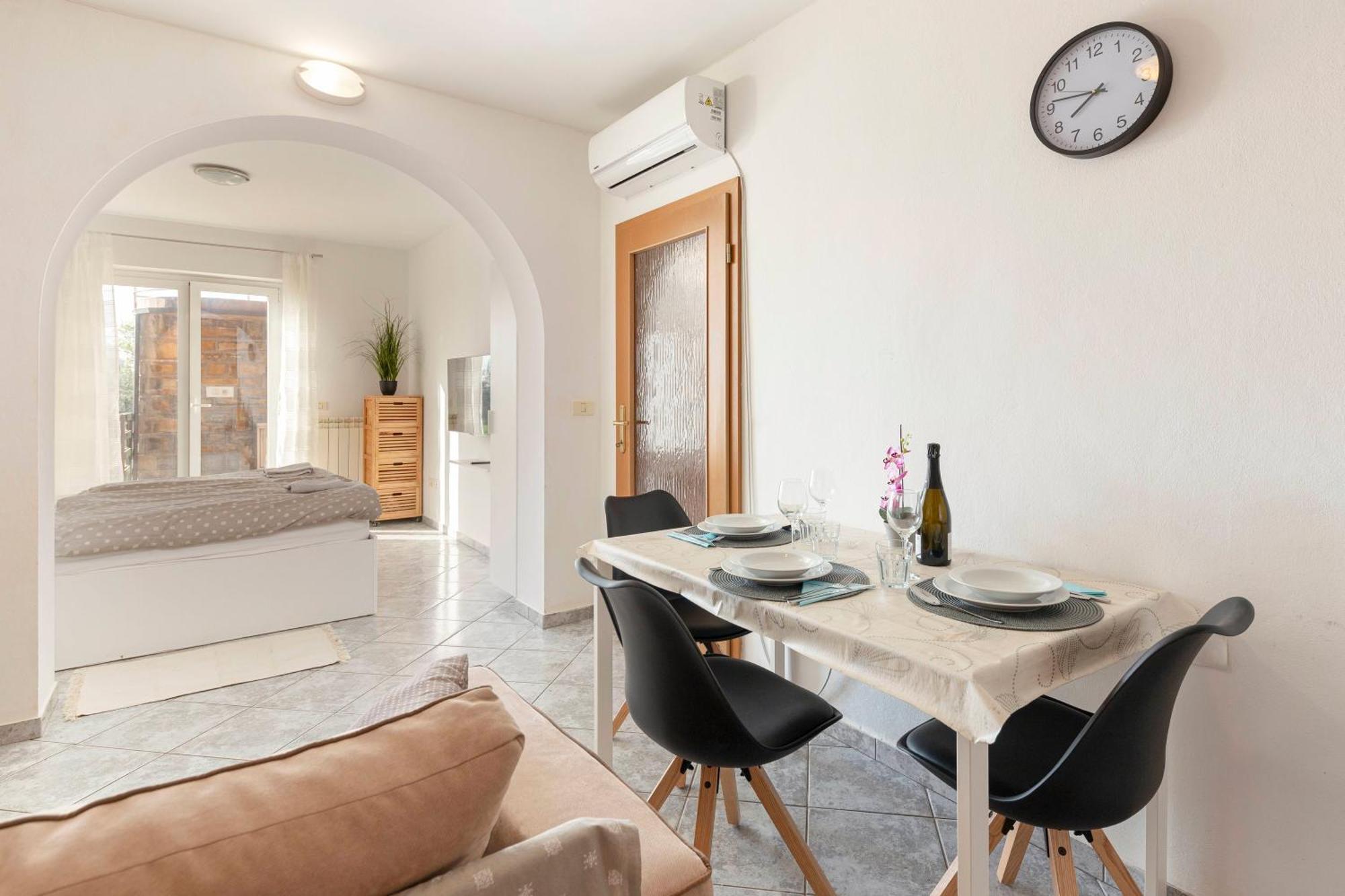 Souranded By Forest With Sea View Apartment