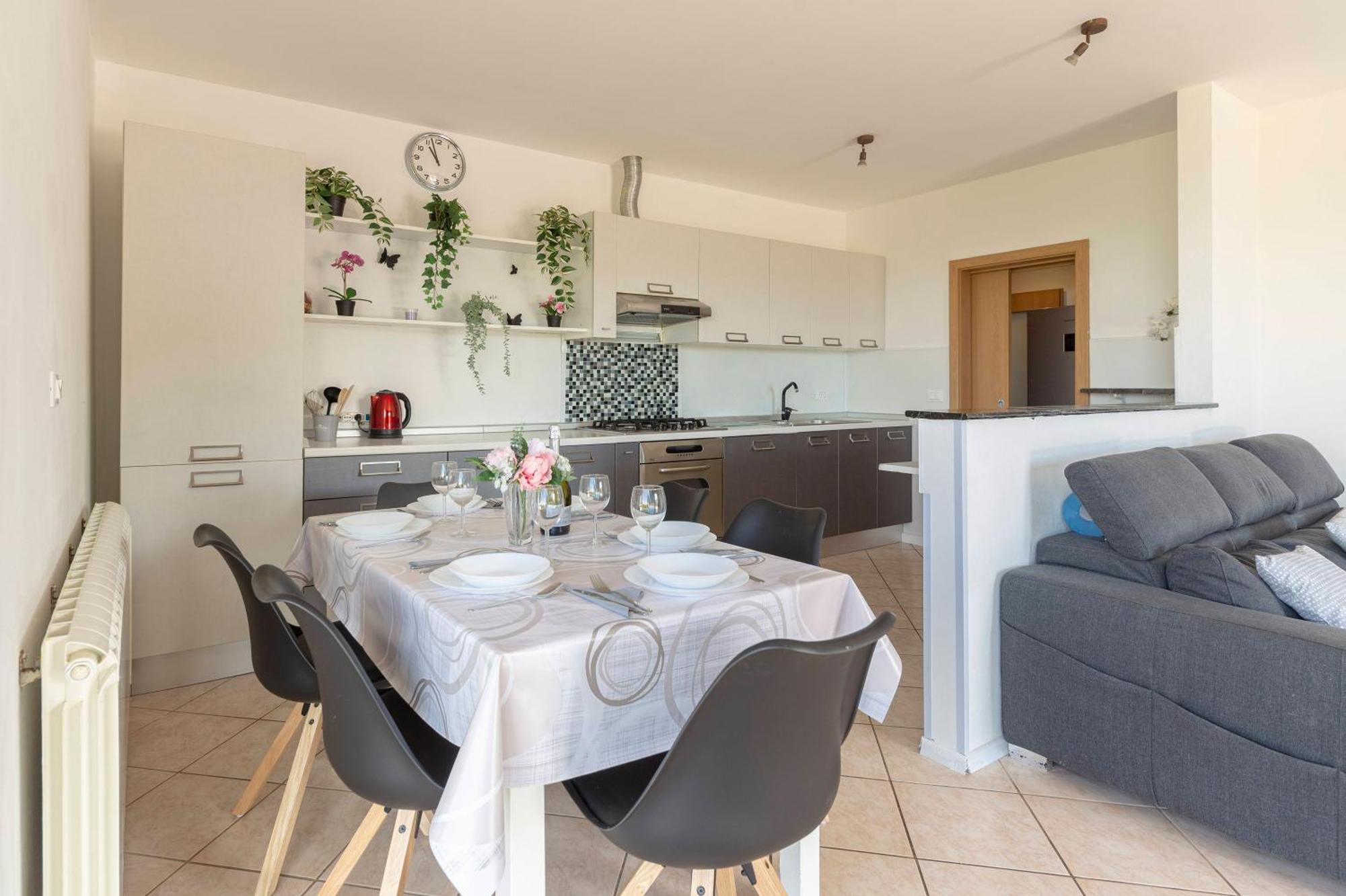 Souranded By Forest With Sea View Apartment Koper